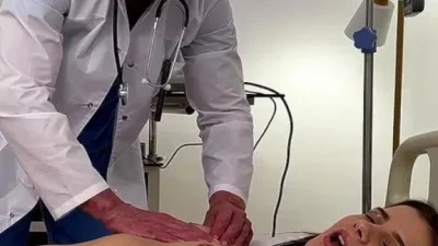 Bác sĩ cắm sextoy hậu môn bệnh nhân - Phim sex HD tại Nangcuc