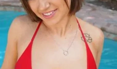 Gracie Gates bơi lội nóng bỏng - Xem phim sex HD tại Nangcuc