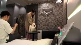 FC2-PPV-4784041 [Yuina-chan x Chụp riêng] Khi tôi giao hàng cho một tiệm mát-xa nam, cô ấy xinh lộng lẫy đến mức tôi phải quỳ xuống và cầu xin cô ấy quay video cho tôi...